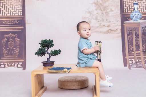 武汉宝宝眼睛肿是什么原因